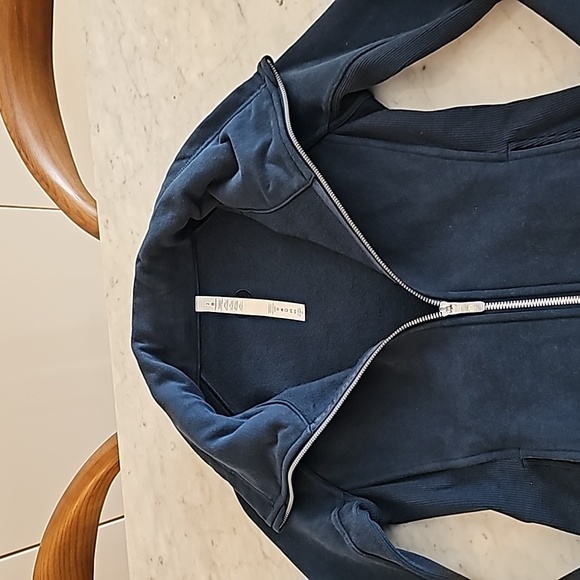 Excellent condition lululemon funnel-neck full zip sweater, teal, size 2 - Picture 4 of 8